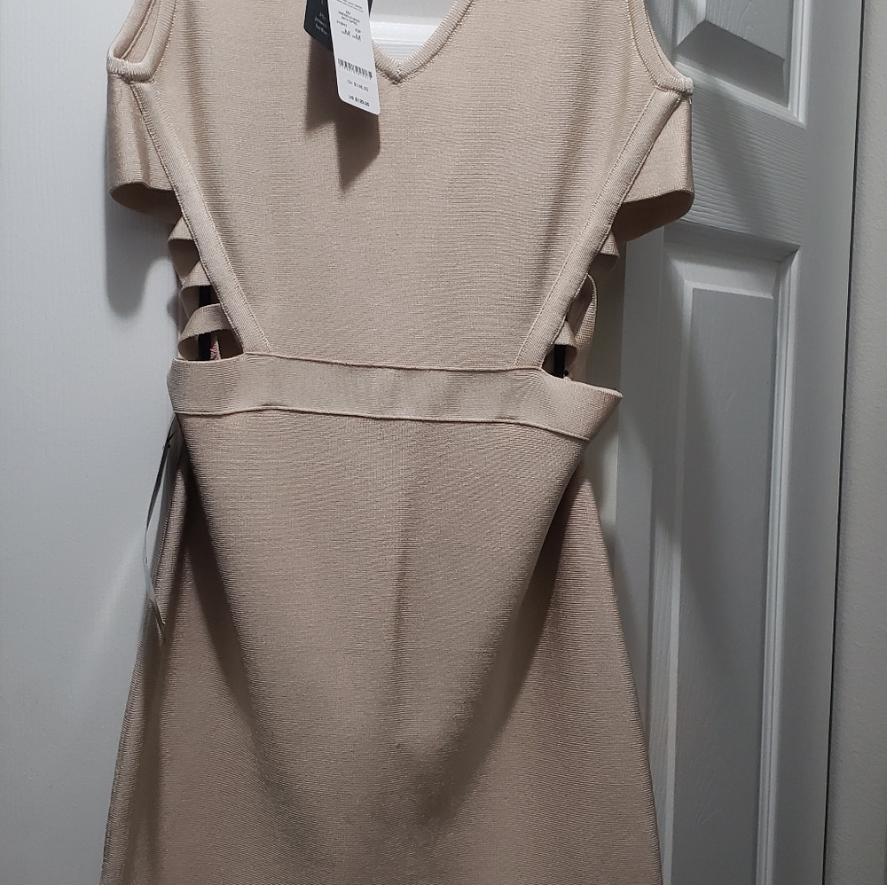 Dress - Picture 5 of 5
